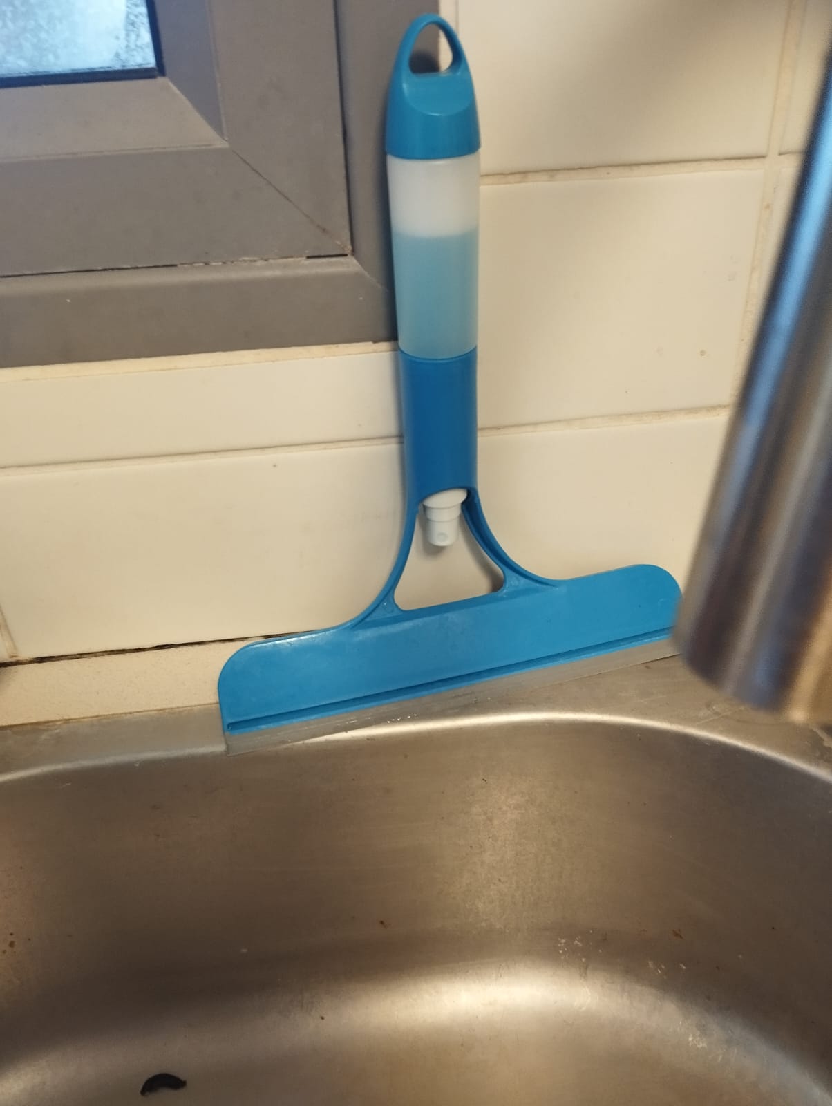 "מנקה כל חלון בלחיצה"