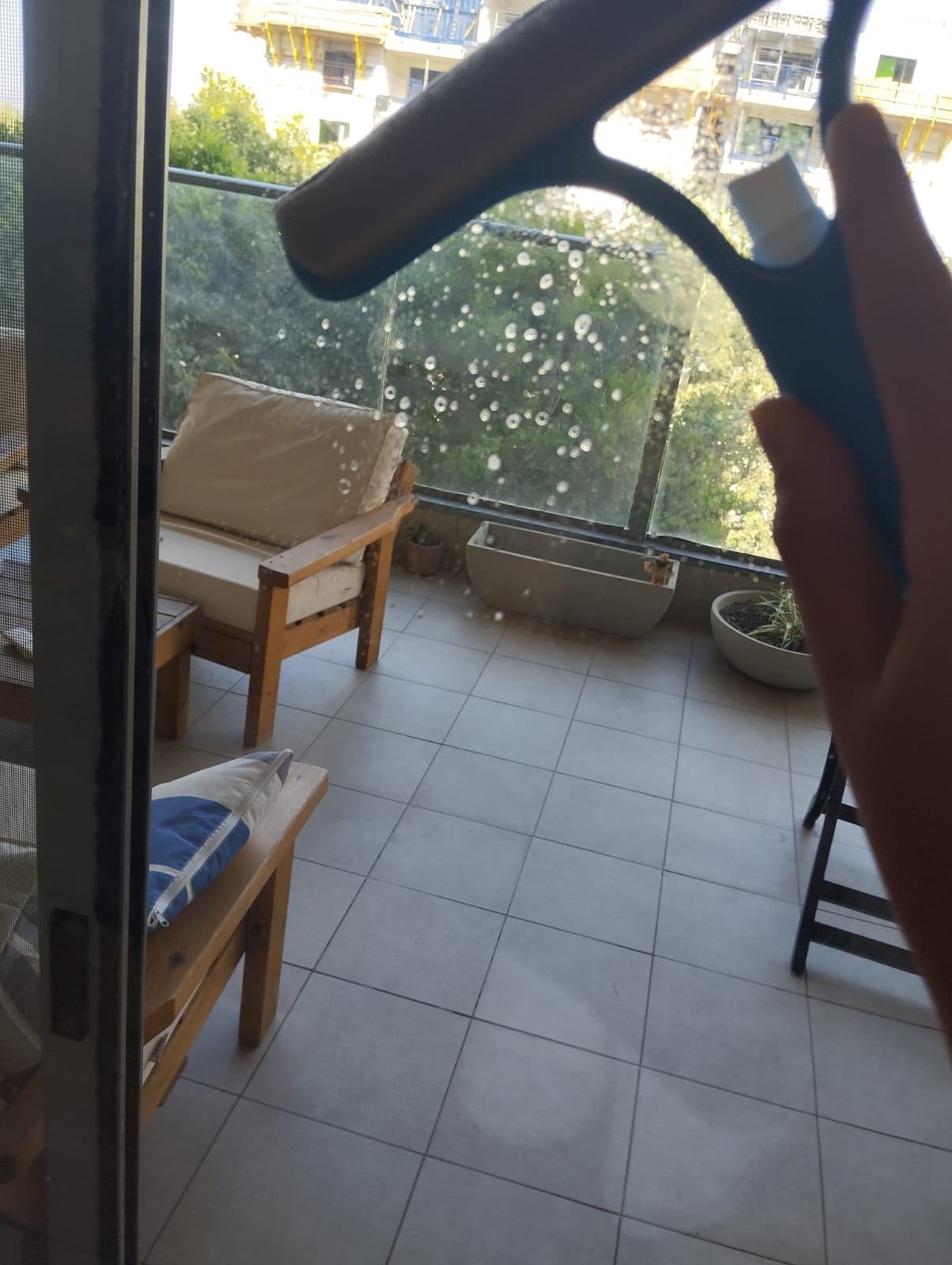 "מנקה כל חלון בלחיצה"